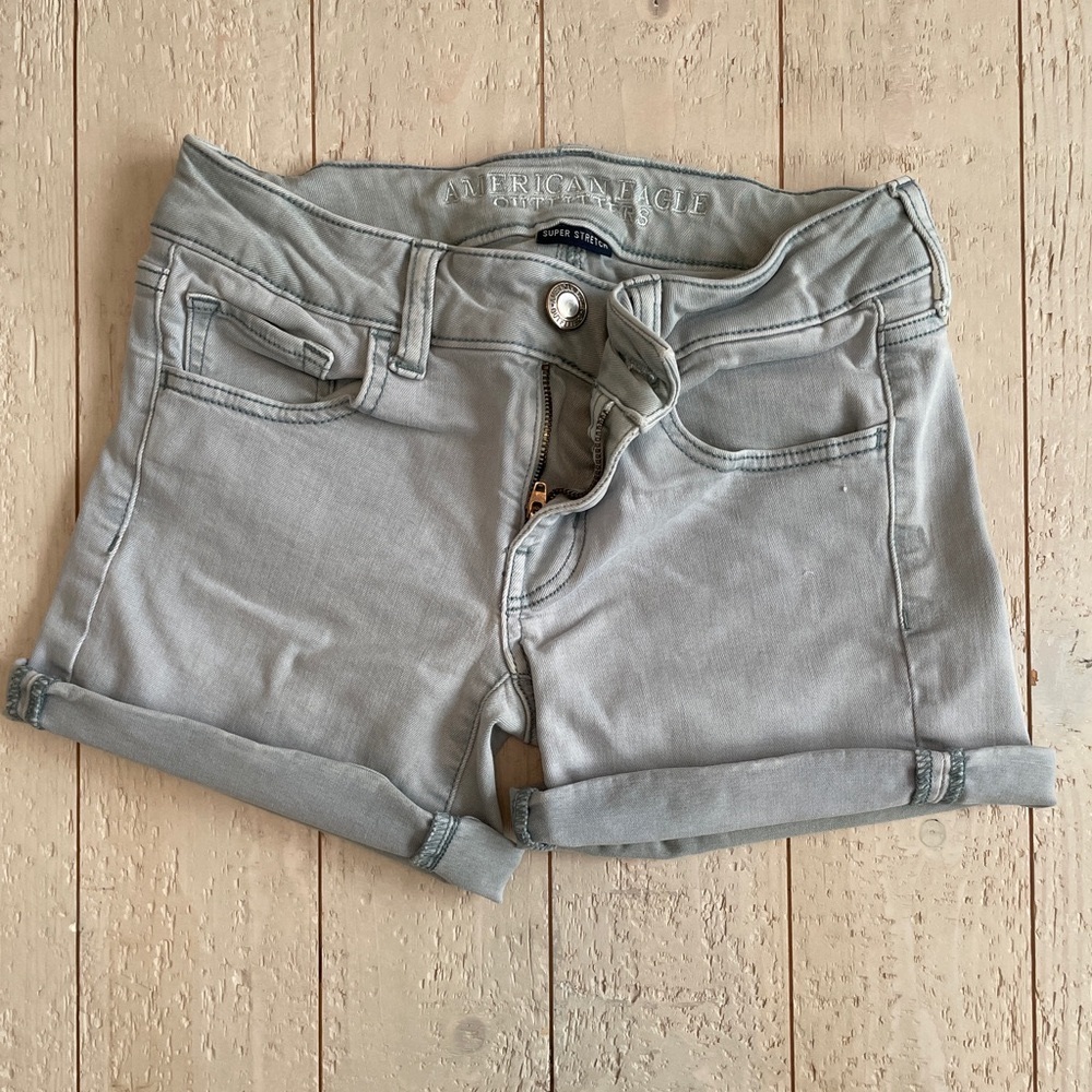 American Eagle Midi Super-Stretch Shorts in Pale Blue/Green Color Size 0